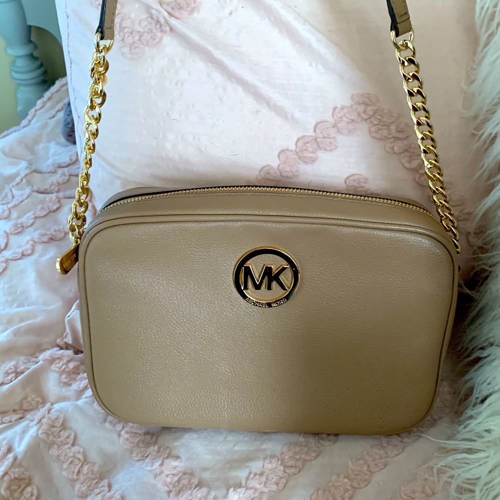 ⭐️Michael Kors Tan Crossbody